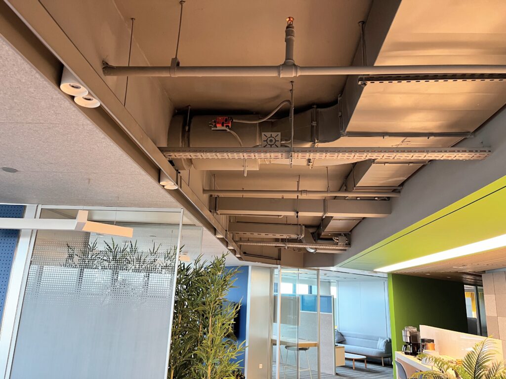 HVAC Sistemlerinde Akustik Tasarım ve Gürültü Kontrolü 6 sonuc kismi ici acik tavanli ofis2